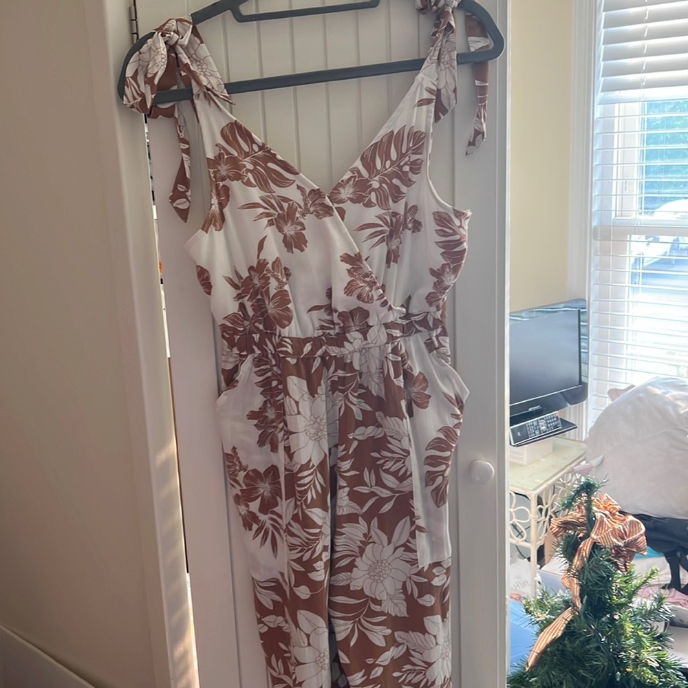 NWT American Eagle Open Back Floral Pattern Jump Suit